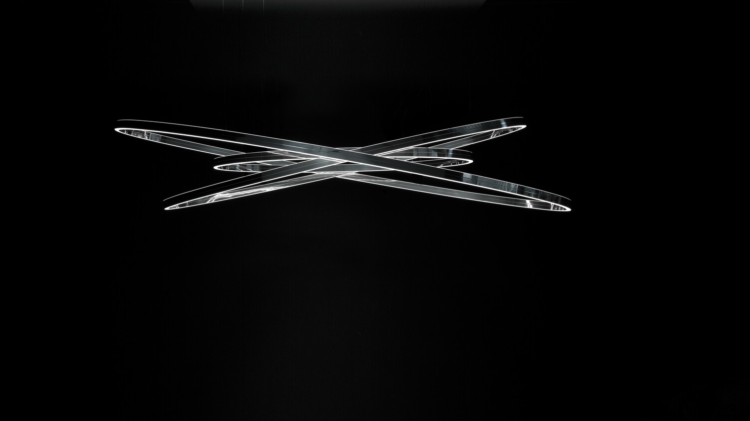 Elliptical ring lights Doppio Ellipse in three sizes suspended from each other with a polished aluminium finish.