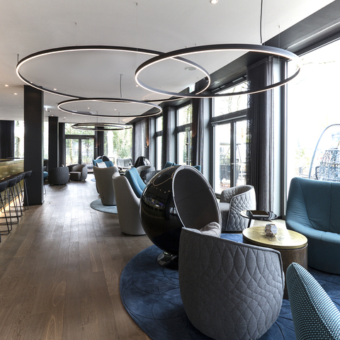 DOPPIO black ring lights above blue armchairs in the Motel One Hotel Bar