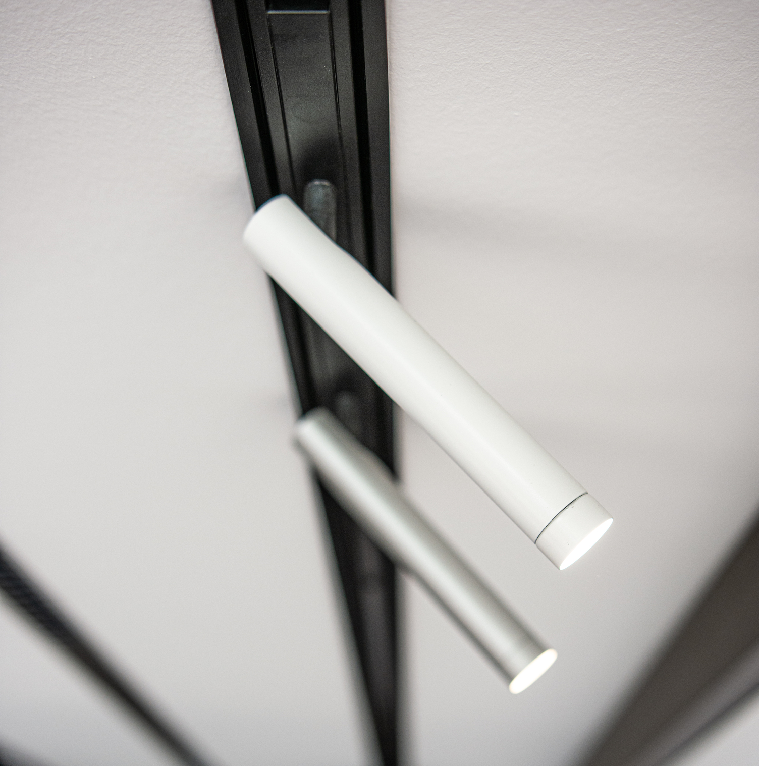 PALADIO TRACK recessed track light with FINO SPOT 2 Recessed power track (PALADIO TRACK) with two FINO SPOT 2 movable cylindrical spotlights, one in white and one in silver.