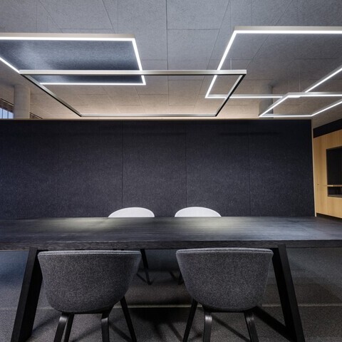 Designer pendant for calm and clean workspaces Slim LED pendant with acoustic panel – minimalist office aesthetics