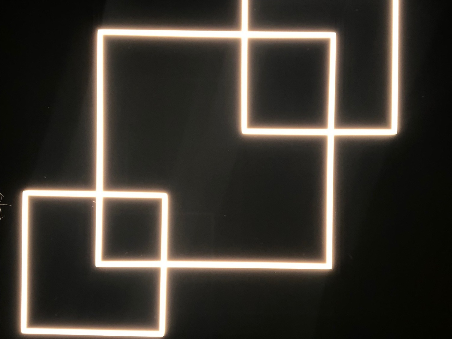 Geometrisches LED-Lichtobjekt für Architektur & Design Geometrische LED-Lichtstruktur für kreative Raumgestaltung