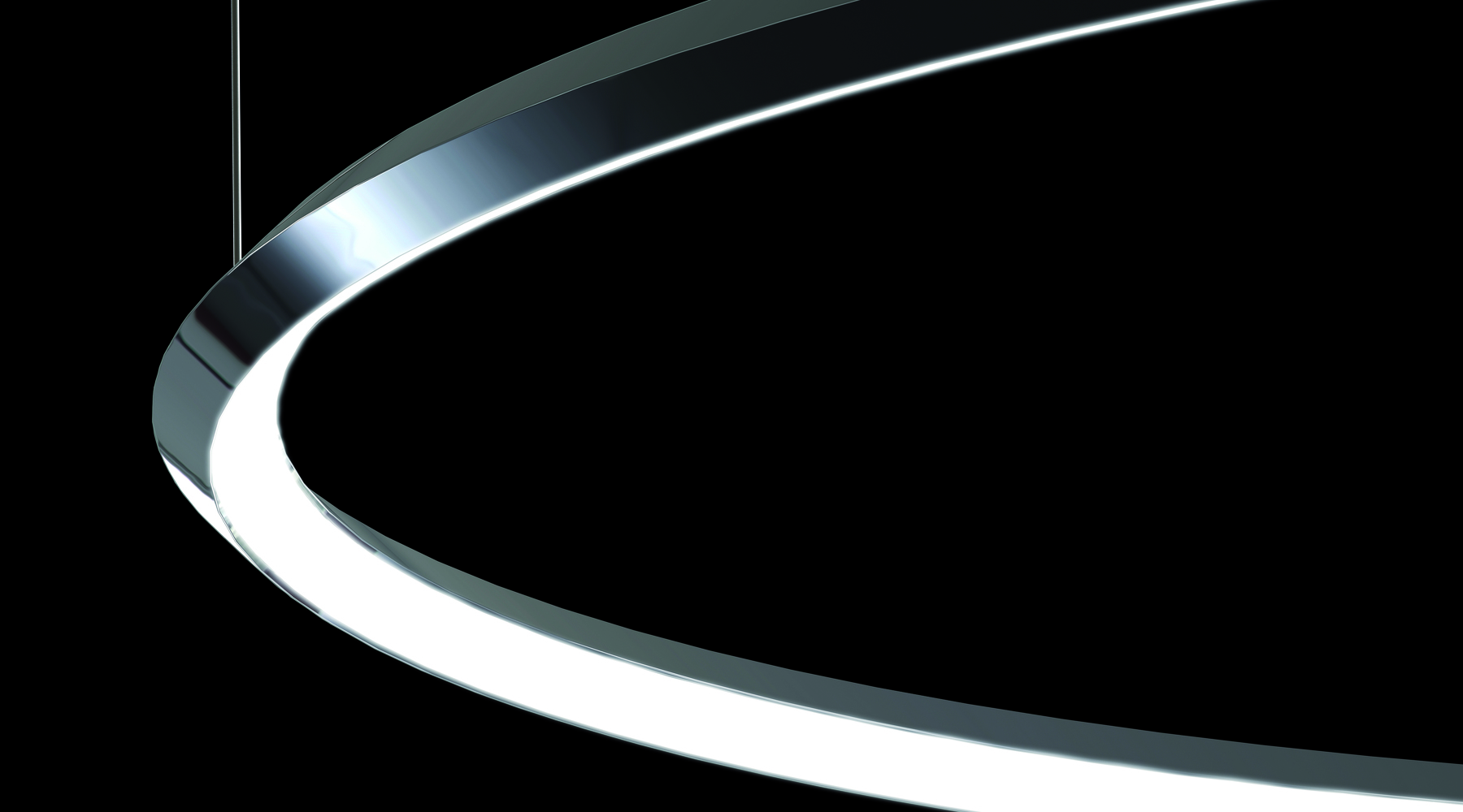 Pointed outer edge - twisted ring profile Detail of a GIRATA HORIZONTAL ring light on a black background. A ring-shaped aluminium profile, polished aluminium, profile bent inwards by 45°, resulting in a tapered outer edge, illuminated inside the ring with an opal diffuser inserted.