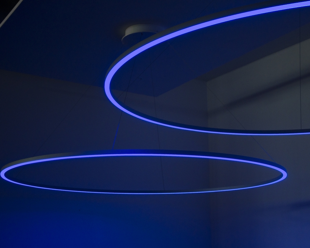 Optional: RGB colour control Two narrow aluminium ring lights (SLIM) that shine directly in blue.