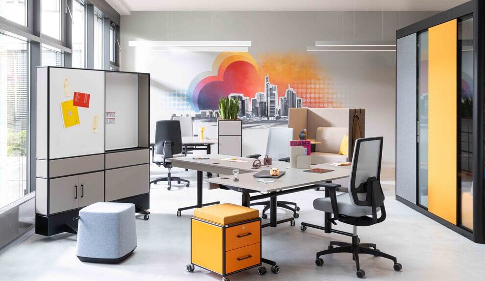 Paladio 54 via office workstations Paladio 54 single luminaire positioned above office workstations