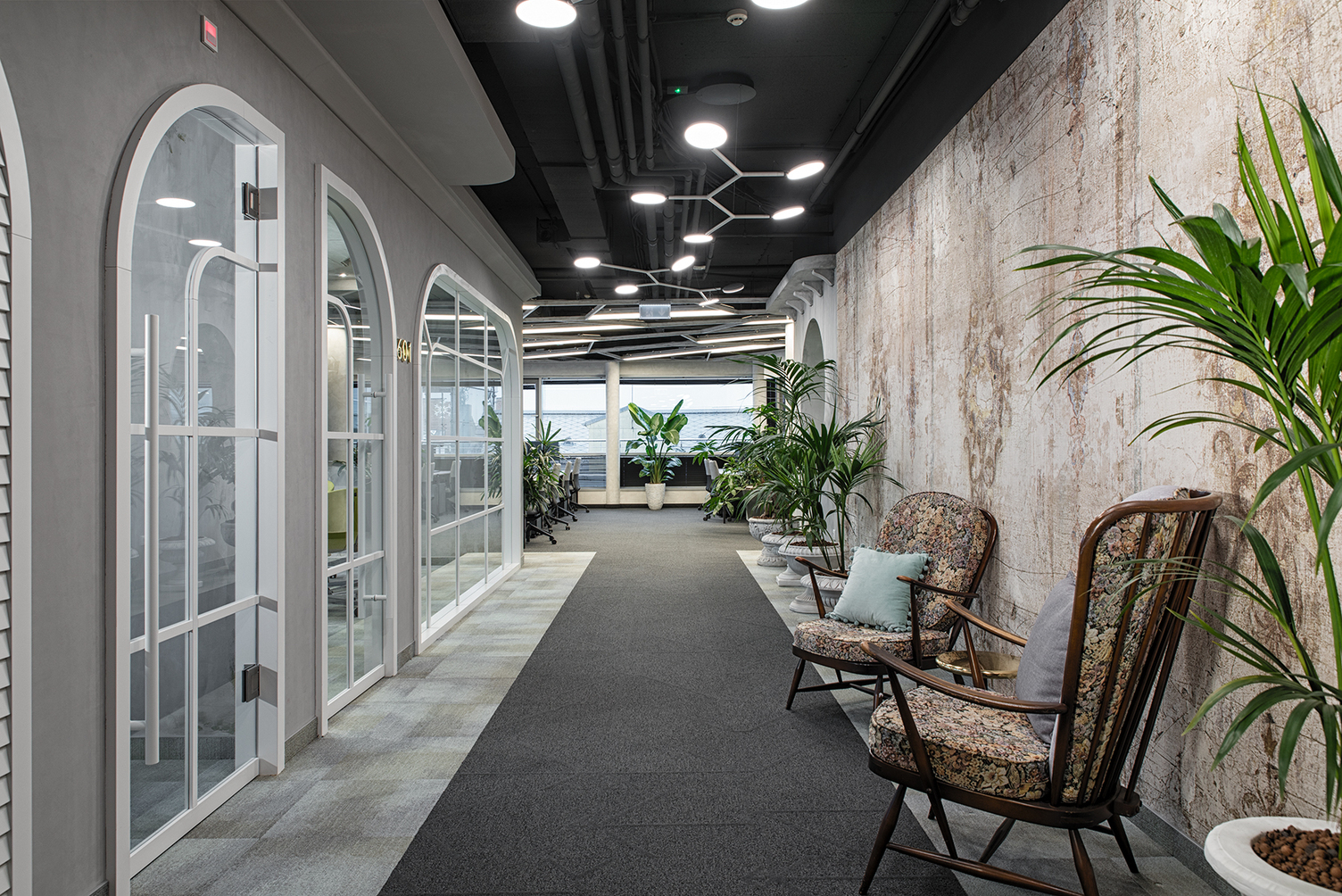 SATTLER AVVENI PENDANT 5 – Modern lighting design in the Dealogic office in Budapest