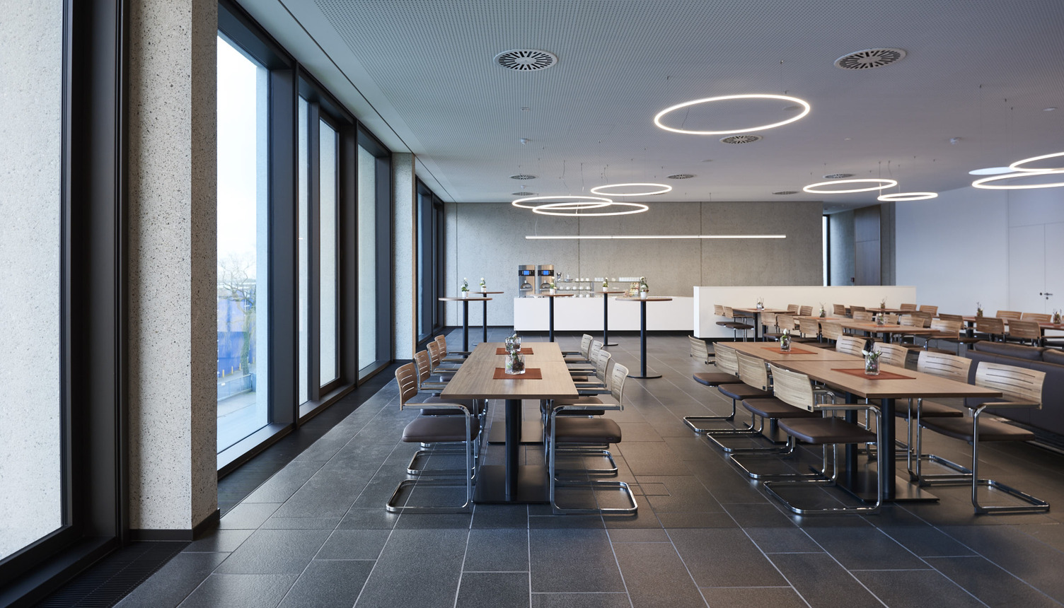 SATTLER Slim directly in the cafeteria Slim direct luminaires in a cafeteria