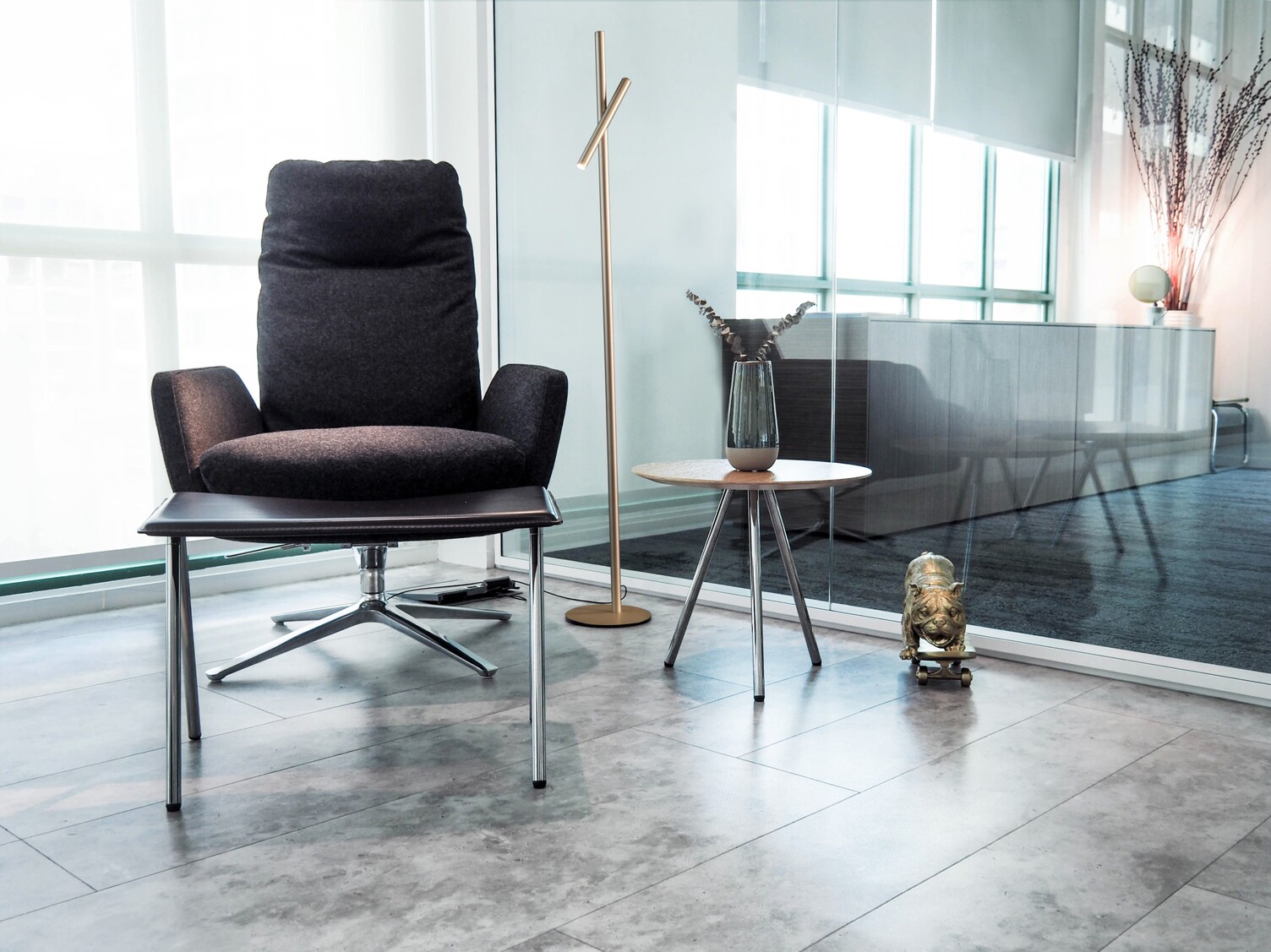 Fino – Elegant Floor Lamp in the Wilkhahn Showroom Singapore Fino floor lamp by SATTLER next to a lounge chair in the Wilkhahn Showroom Singapore