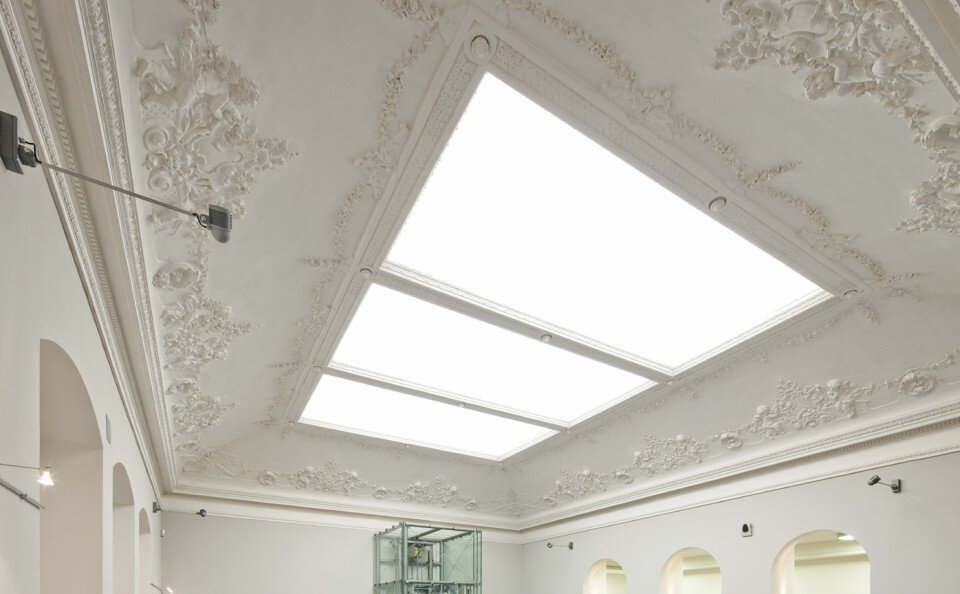 Recessed luminous ceiling in stucco ceiling of the Volksbank, Baden-Baden